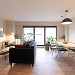 Large & Cosy Apartment For 7 Near City Center