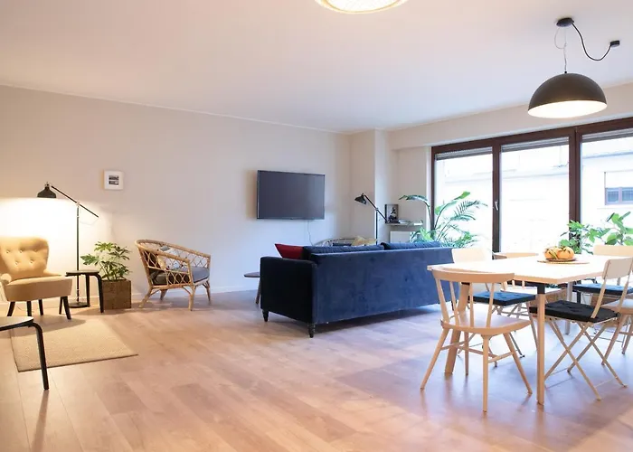Large & Cosy Apartment For 7 Near City Center